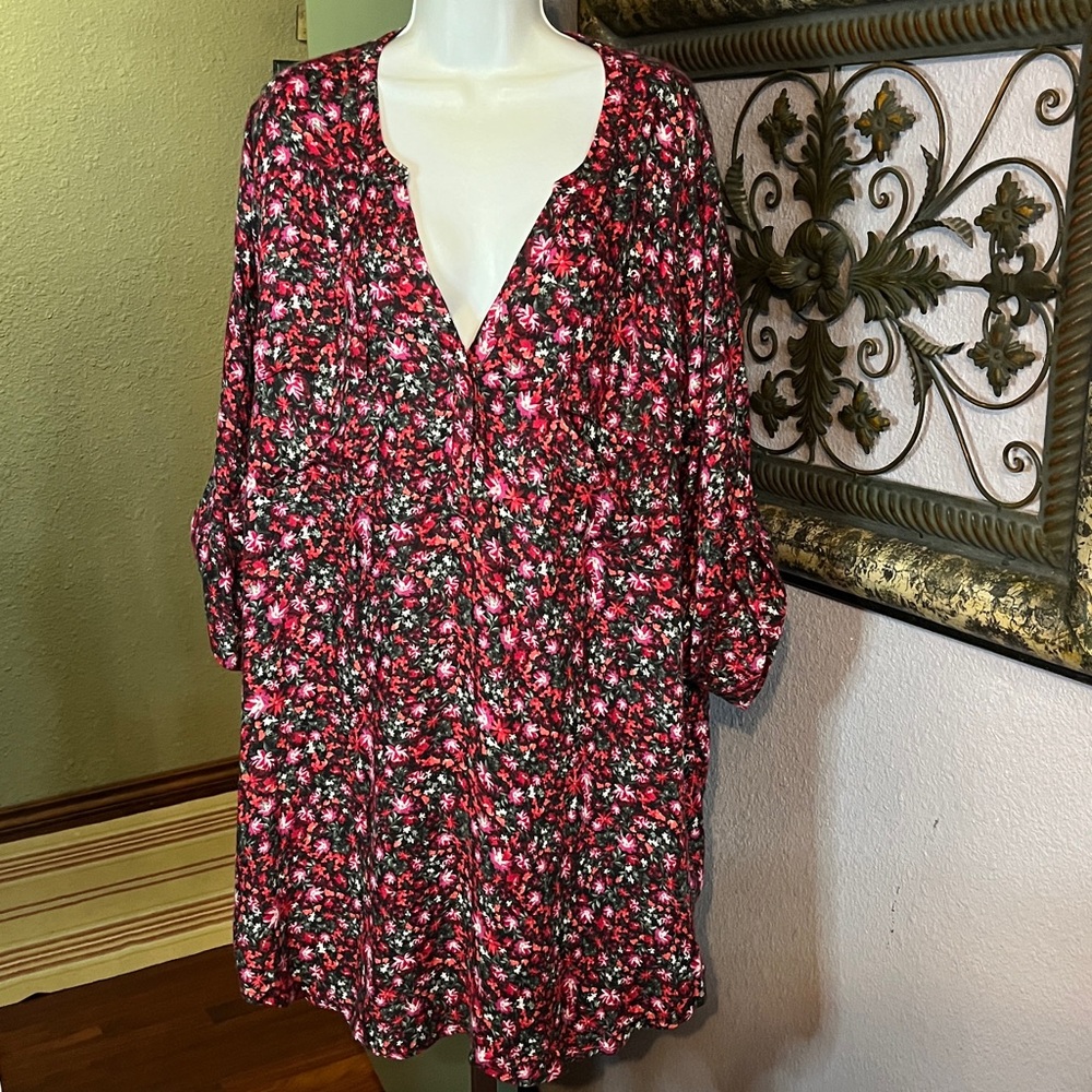 NWT Torrid Harper Top Black/ Red  Floral Convertible Sleeve Sz 5